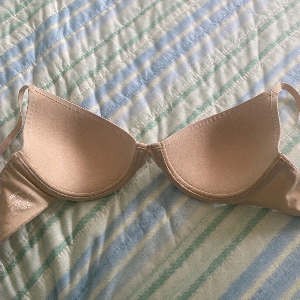 SKIMS fits everybody plunge and wireless lightly lined bundle - Picture 9 of 12